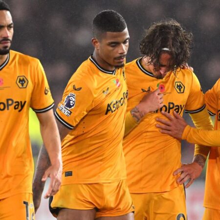 26/12 Football Predictions: Wolves v Man United Tips, Team News + Other Odds